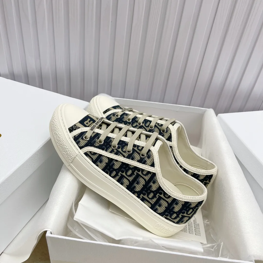 👟👟Ex-factory price 480👟👟 Women's Shoes Women's Clothing Women's Shoes Women's Clothing Women's Shoes Factory Ready Stock High Quality Dior (Dior) flat sneakers with fully embroidered iconic patterns 👟👟 Women's Shoes Women's Clothing ♦️Top quality in the market🎗Hot model in foreign counters🎗Non-common imitation version in the market🎗🔳The fabric is made of Italian🇮🇹imported fabrics❗️Embroidered upper, original mold injection Logo frosted five-pointed star outsole🔳Inside imported lambskin + high elasticity injection molding mold Logo foam feet Code number: 35 to 42